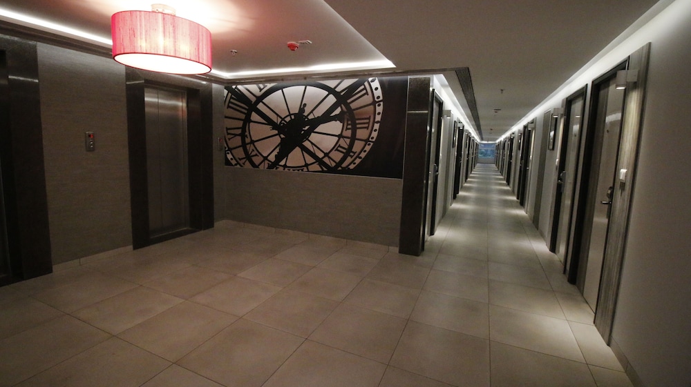 7 Apple Hotel 34/60