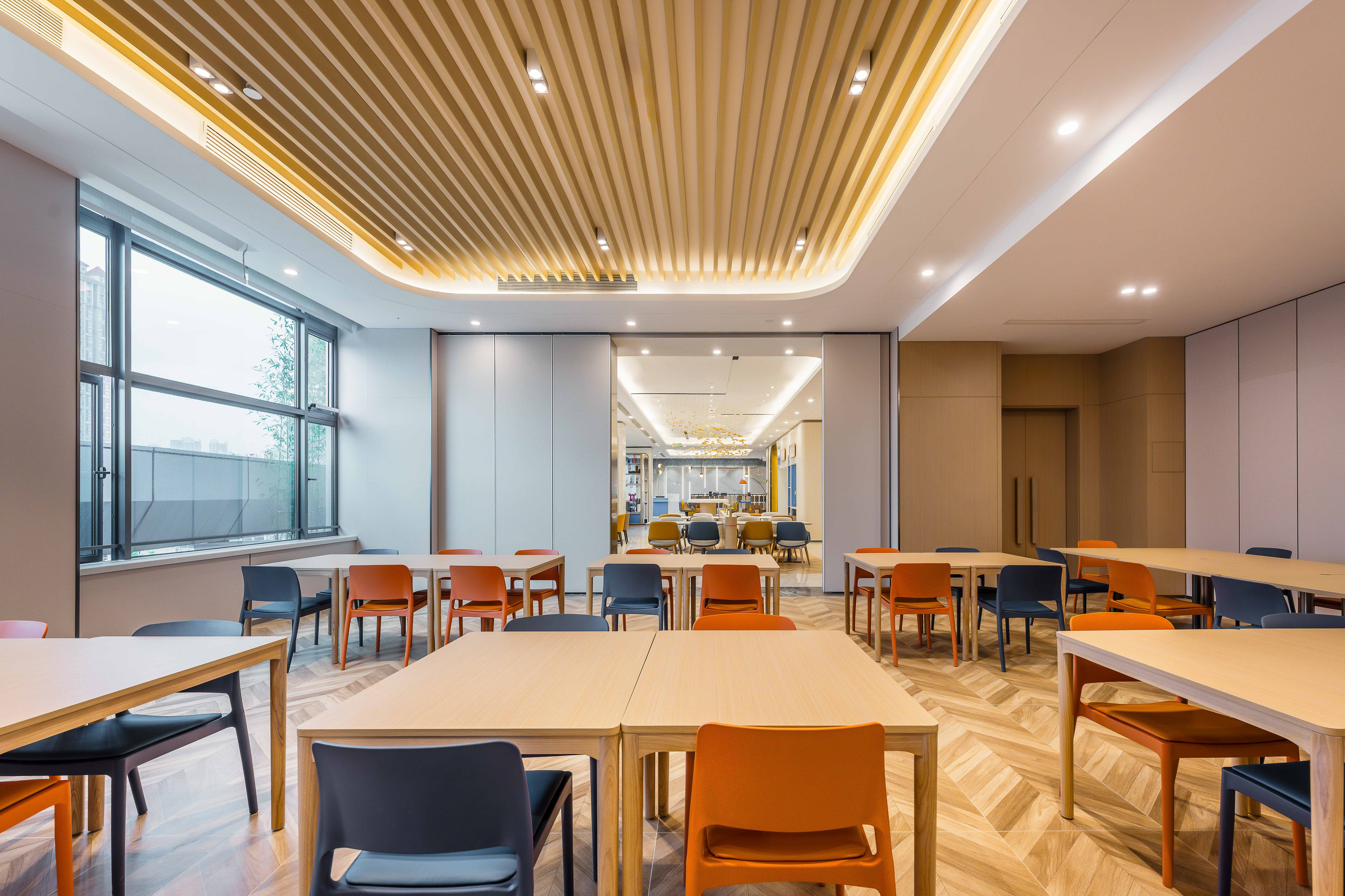 Holiday Inn Express Jiangmen East Station 43/51