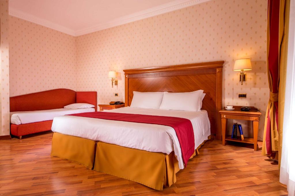 2 Rooms, Suite, Single, 2 King Beds, 2 Balconies