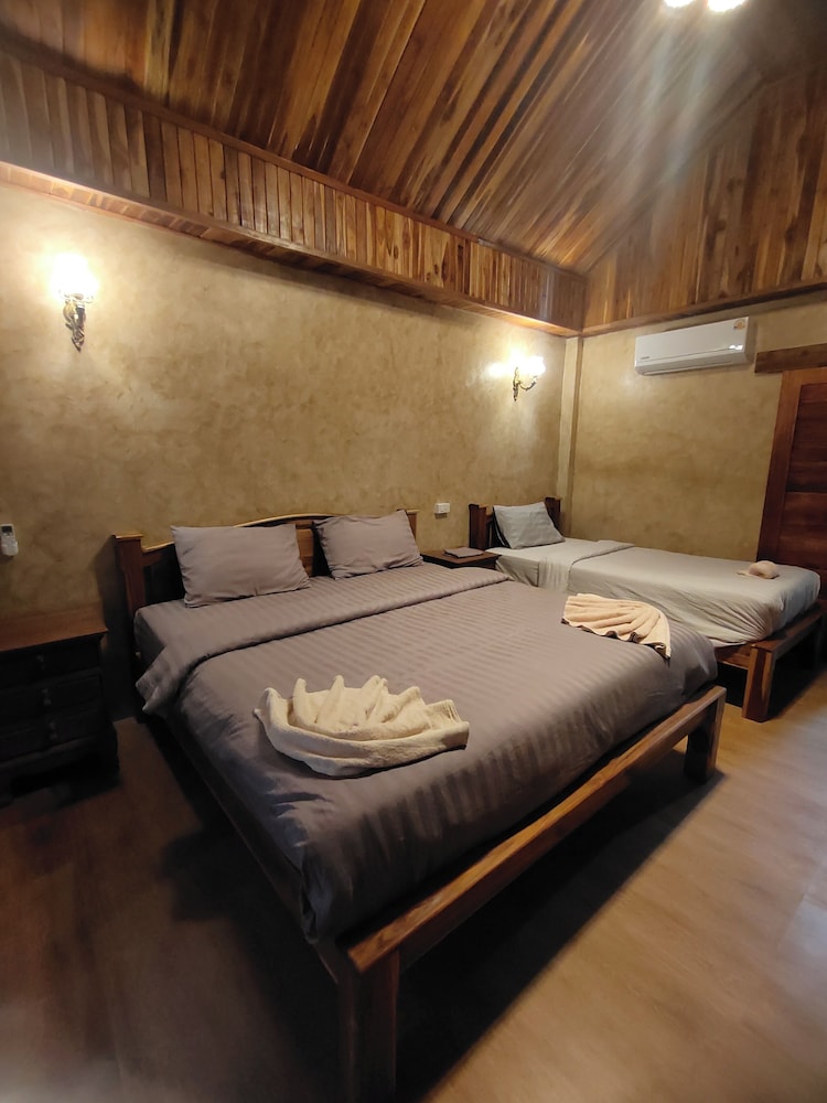 Phayam Coconut Beach Resort 20/50