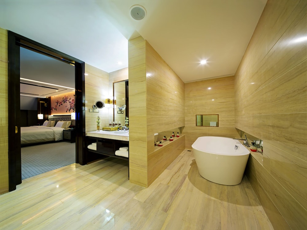 Royal Garden Hotel Shanghai 50/50