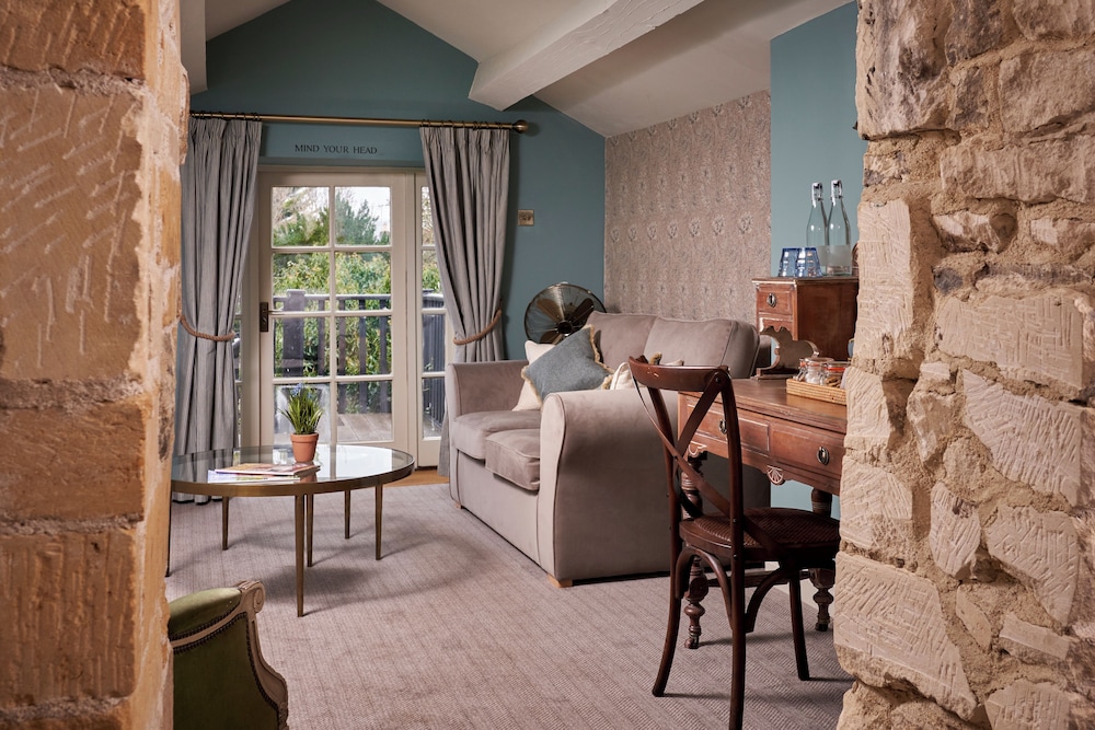 The Lion Inn 35/50