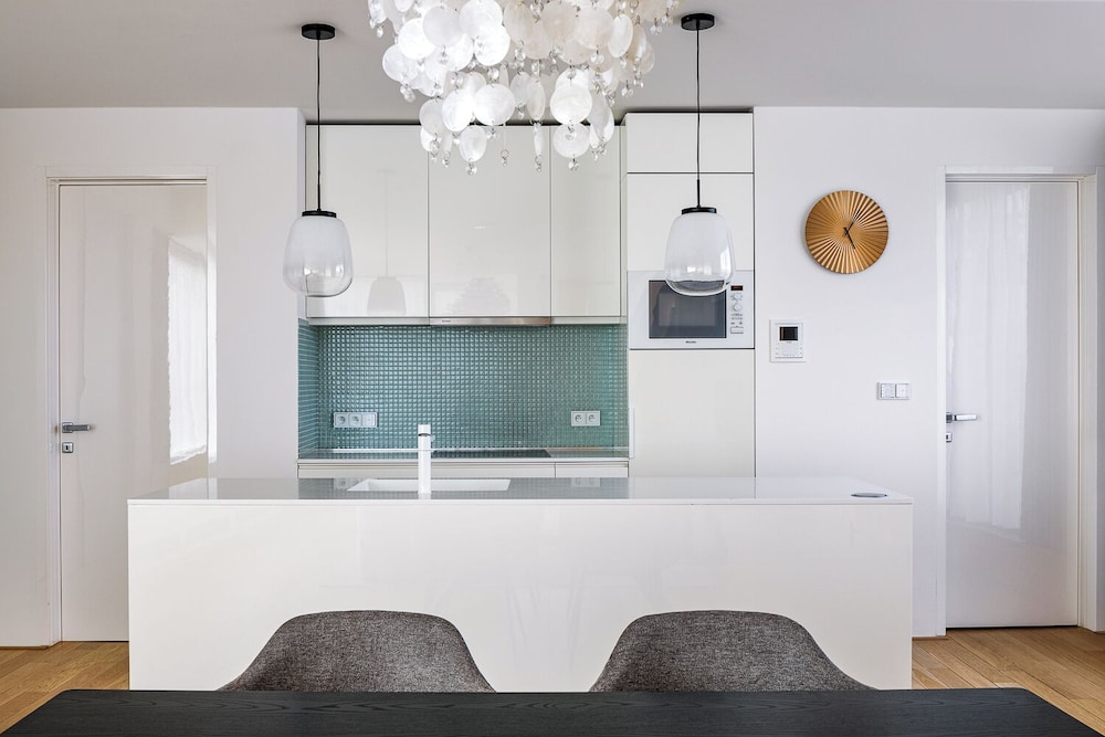 Empirent Apartments 5/50