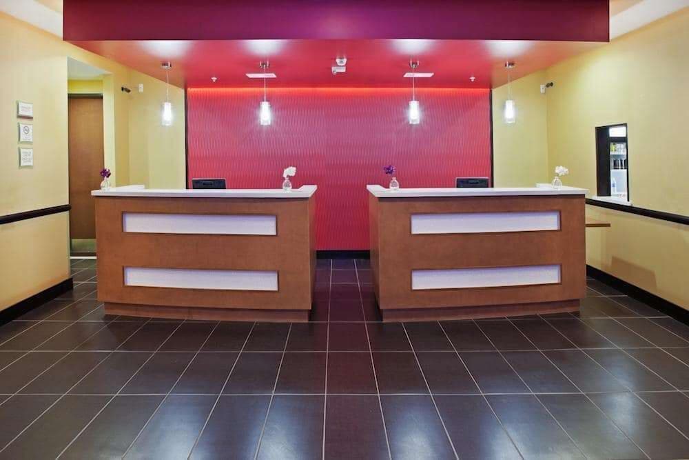 La Quinta Inn & Suites by Wyndham Tulsa - Catoosa Route 66 3/36