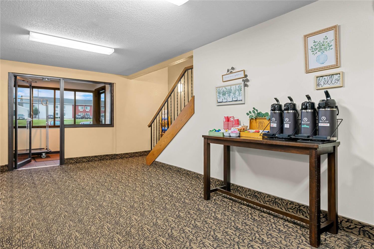 Super 8 By Wyndham Alexandria Mn 6/13