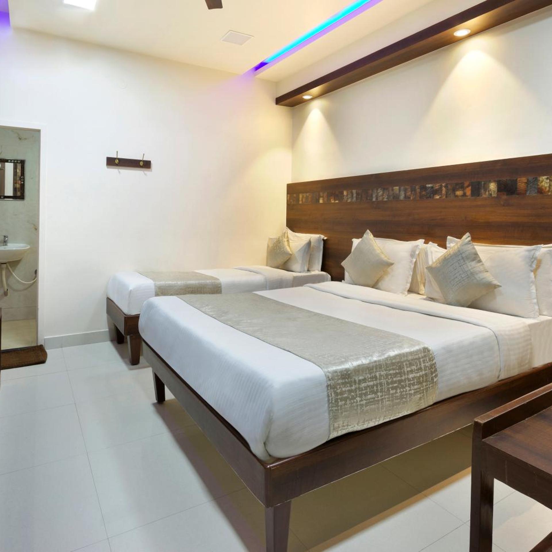 Mannar's Deluxe Lodge 15/25