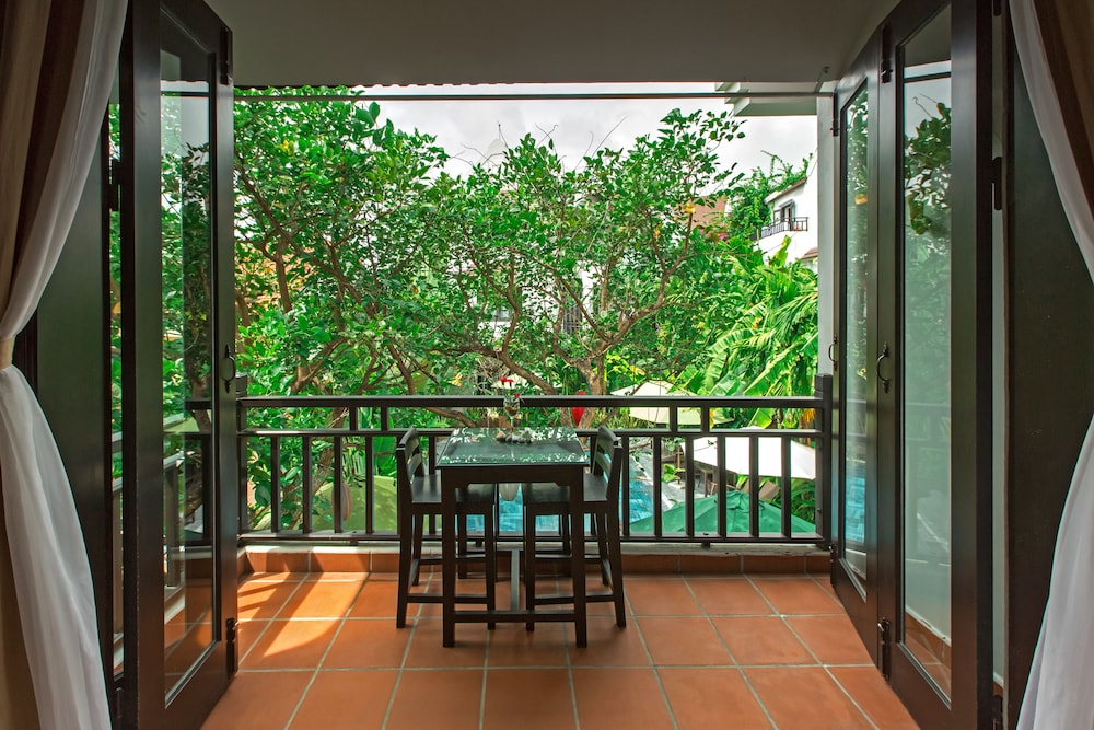 East West Villa 45/68