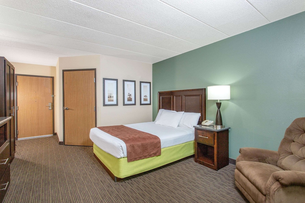 Americinn By Wyndham West Salem 8/26
