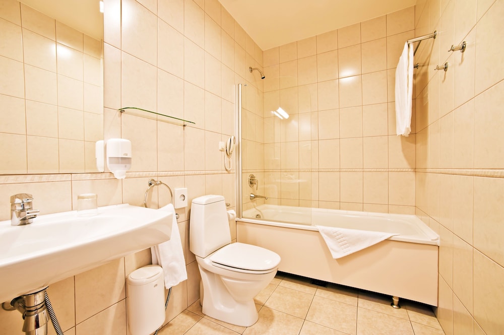 National Hotel 49/50