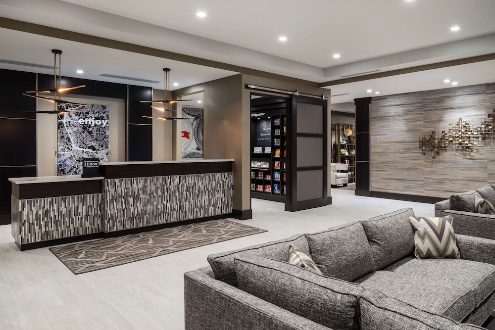 Lobby at HAMPTON INN AND SUITES BRIDGEWATER, BRIDGEWATER - NJ