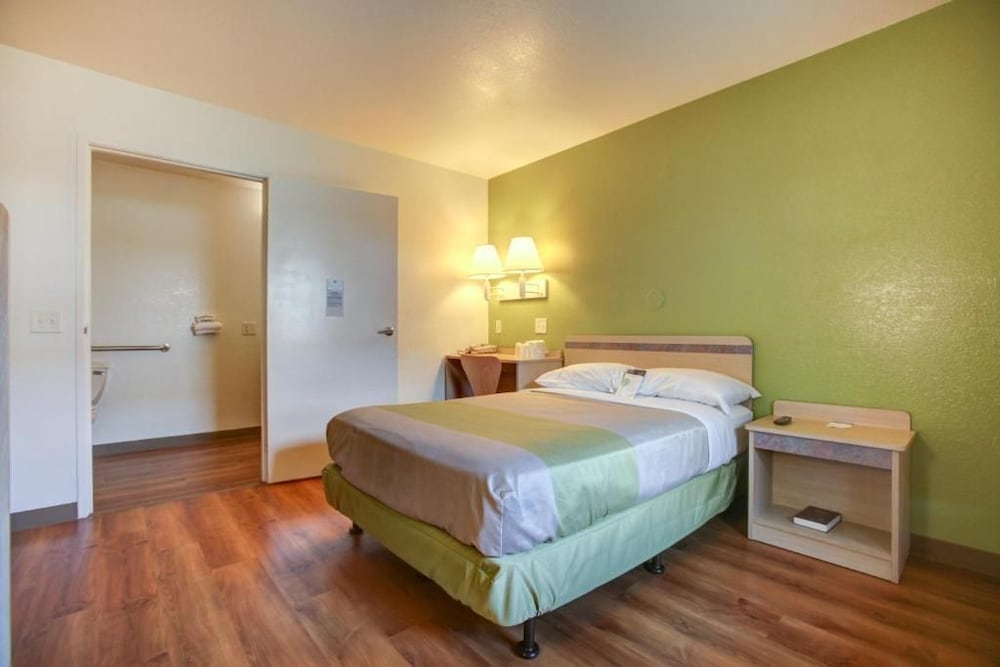 Motel6 Elkton, MD 27/55