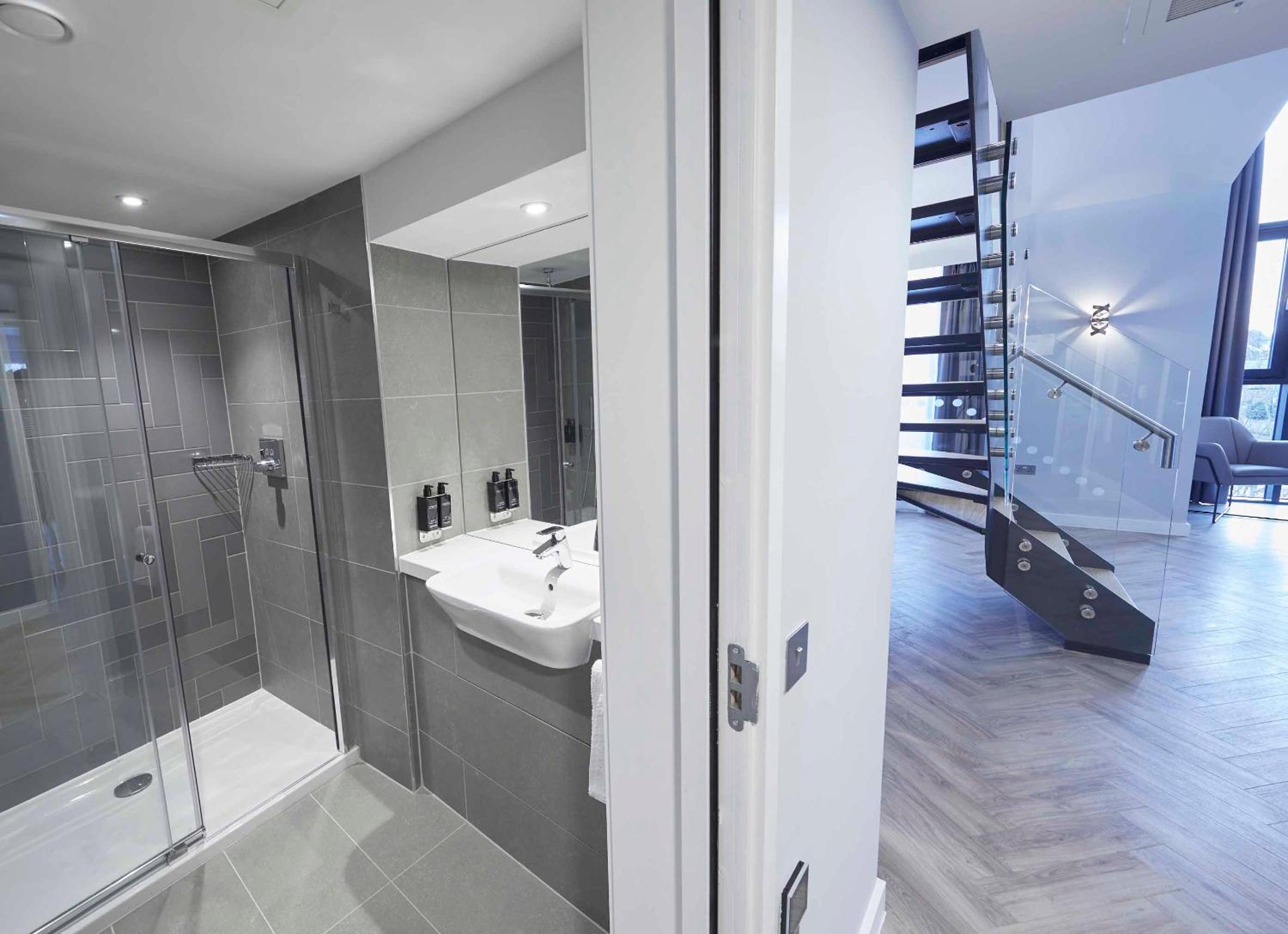 Loft, Suite, Queen Bed, with View, Balcony
