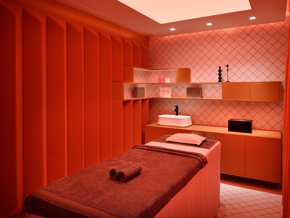 swimming pool spa