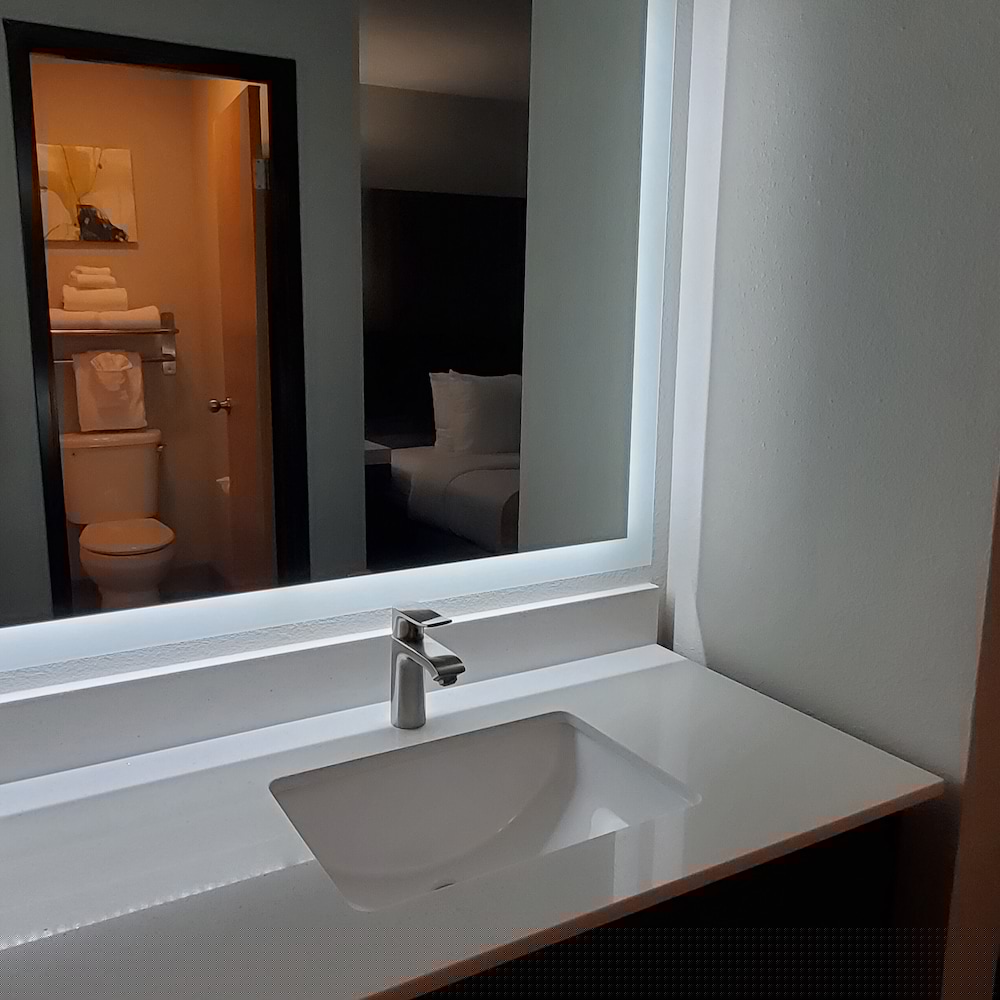 Best Western Plus Renton Inn 8/37