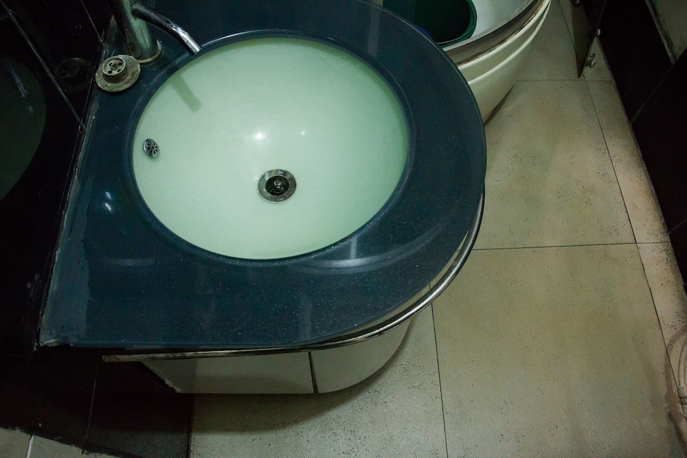 Emglo Suites 34/36