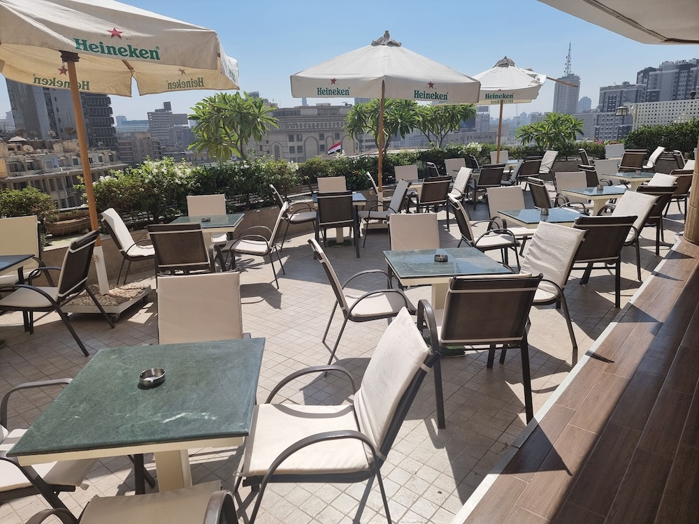 Carlton Hotel 37/49