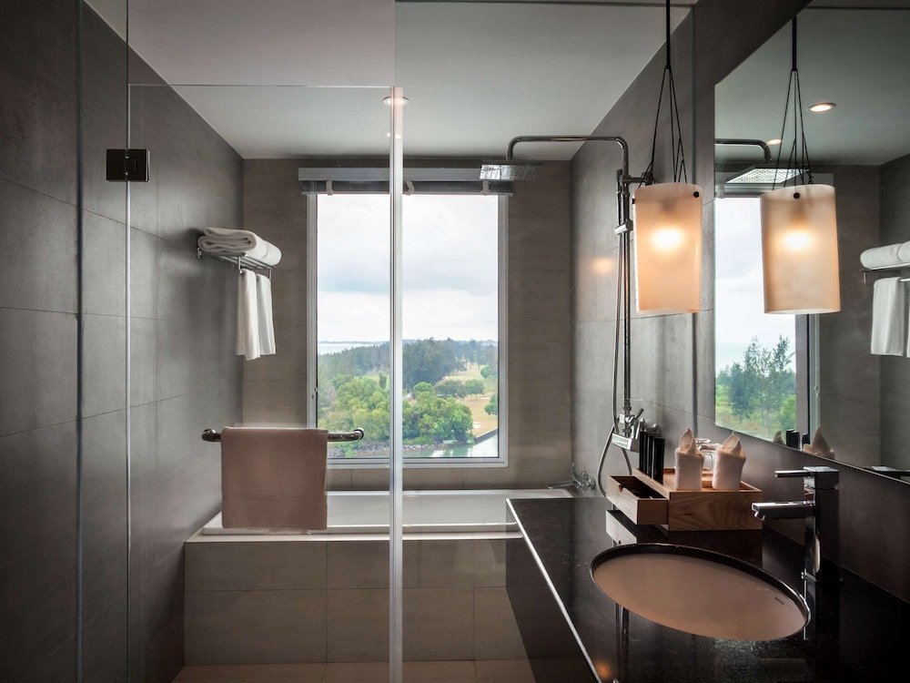 جناح سوبيريور بسرير كينج، Pullman Miri Waterfront 7/9