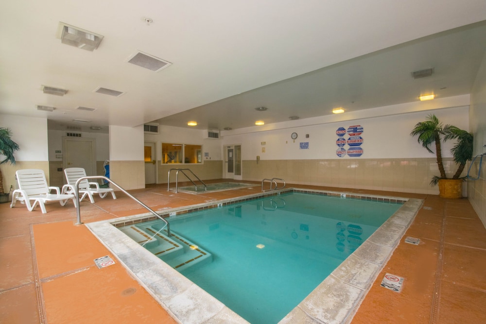 Executive Residency by Best Western Victorville 1/24