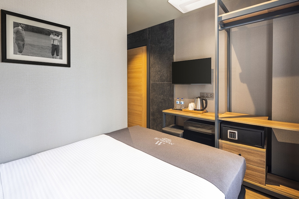Marius Hotel 44/50
