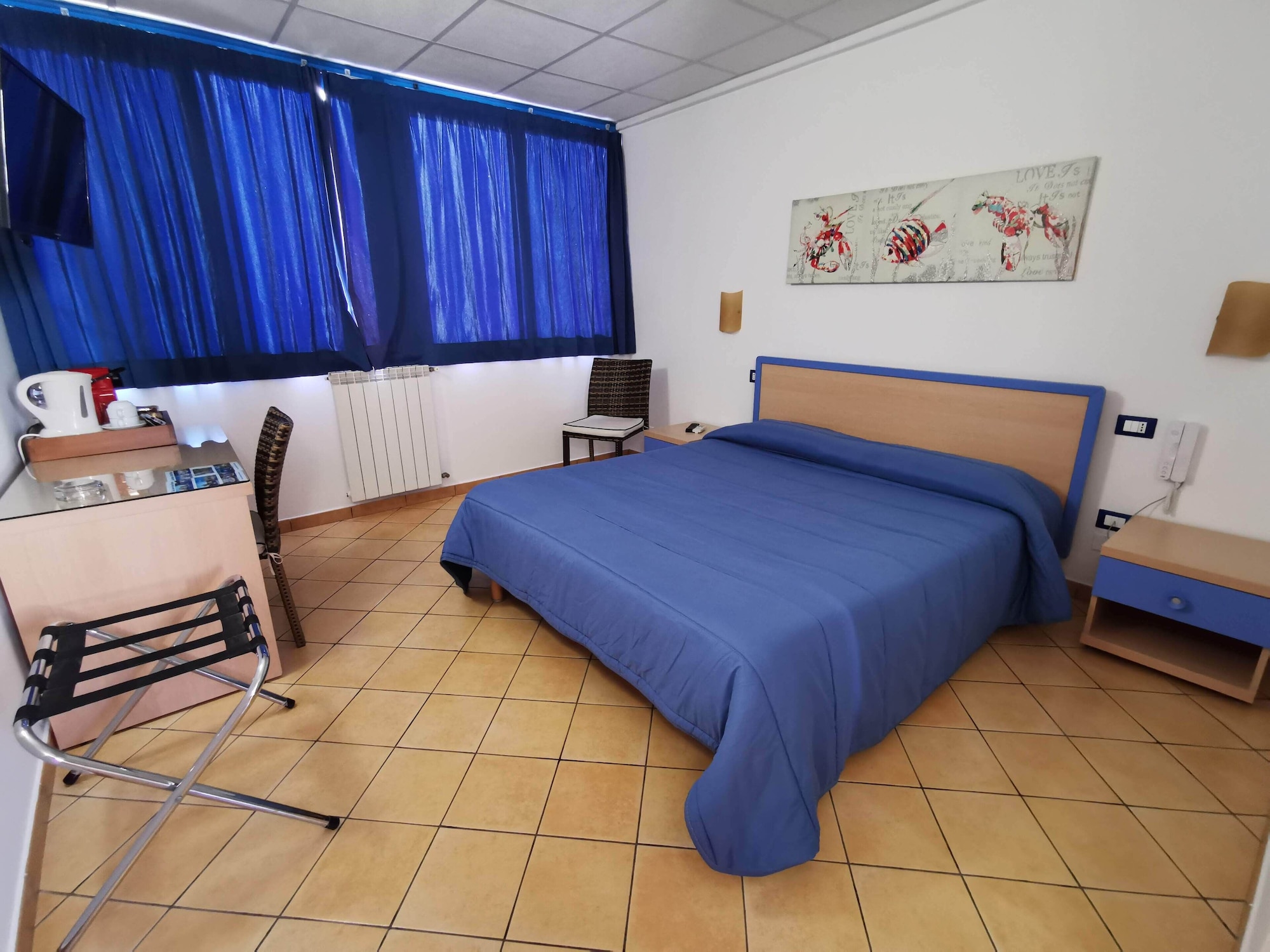 ROOM, DOUBLE BED