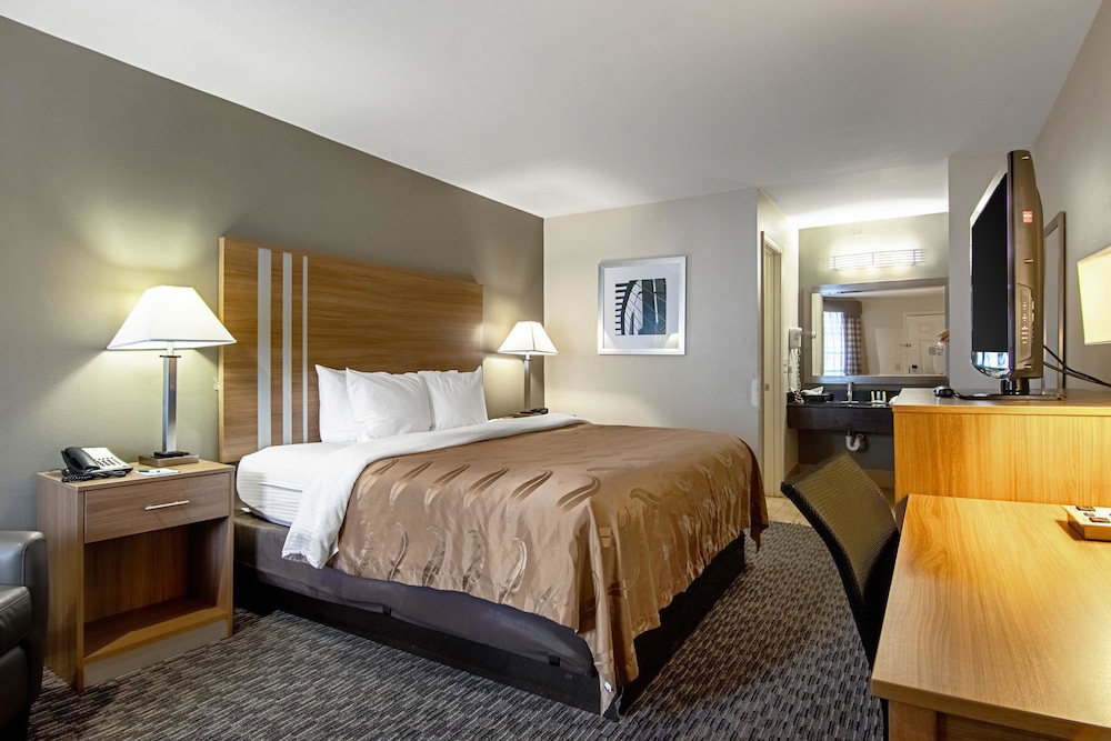 غرفة قياسية بسرير كينج للمدخنين، Quality Inn Lagrange East I-85 2/3