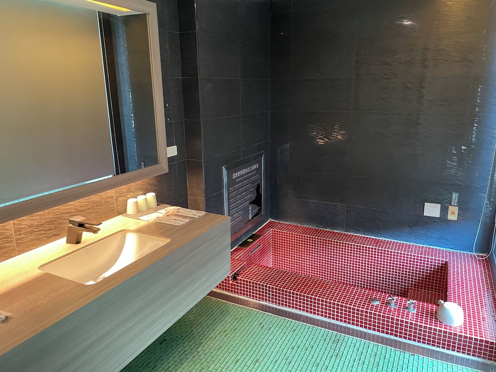Senior, Tower, Suite, 1 Double and 2 Queen Beds, Terrace، Arnold Villes Springs 2/2