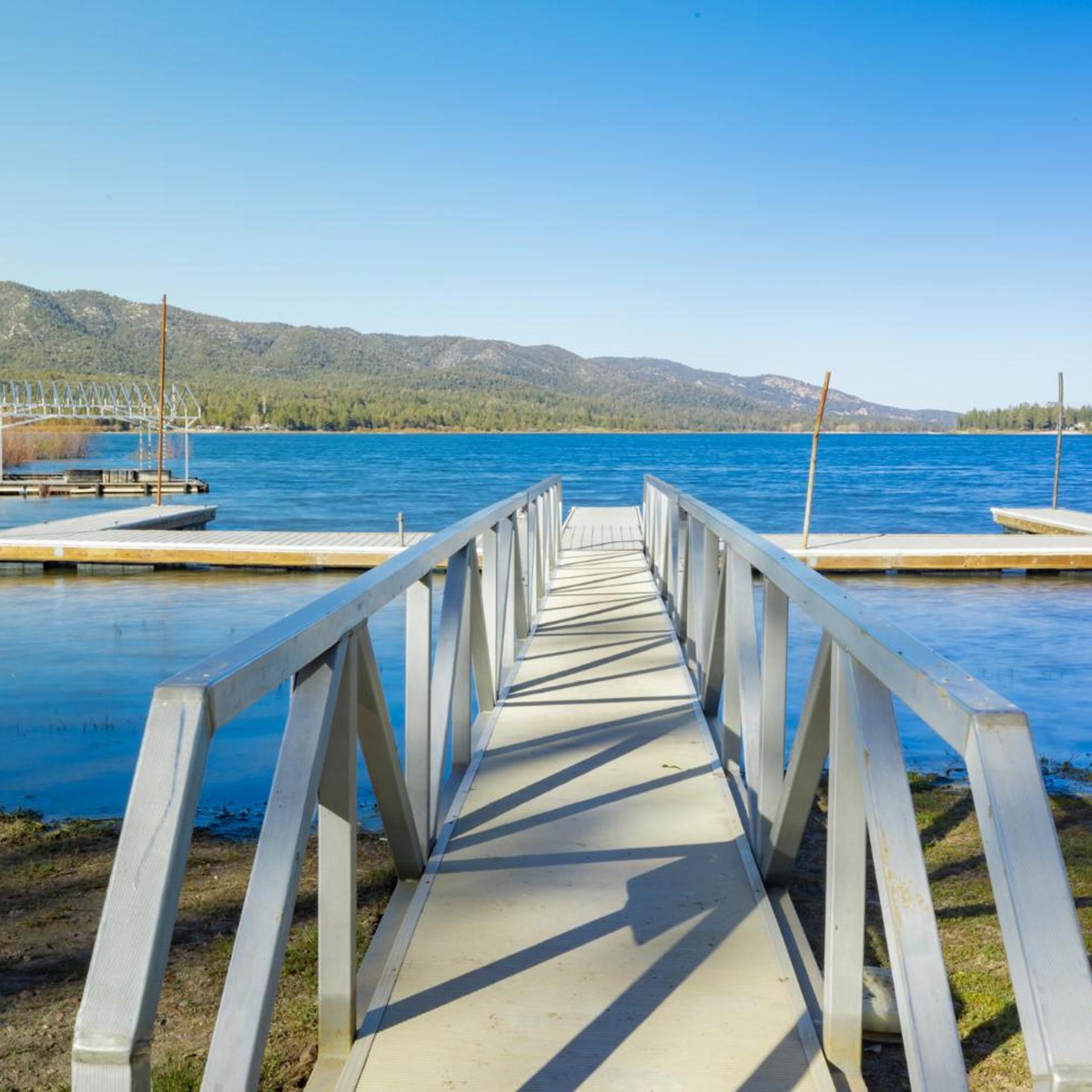 Lakeside Family Cabin by Big Bear Vacations 25/30
