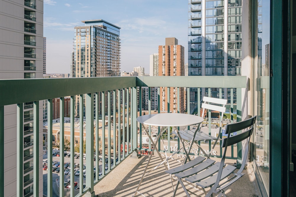 Kasa Chicago River North Apartments 44/50