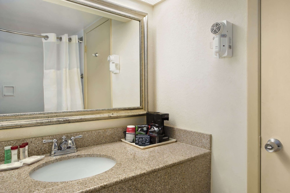88 Palms Hotel and Event Center 18/59