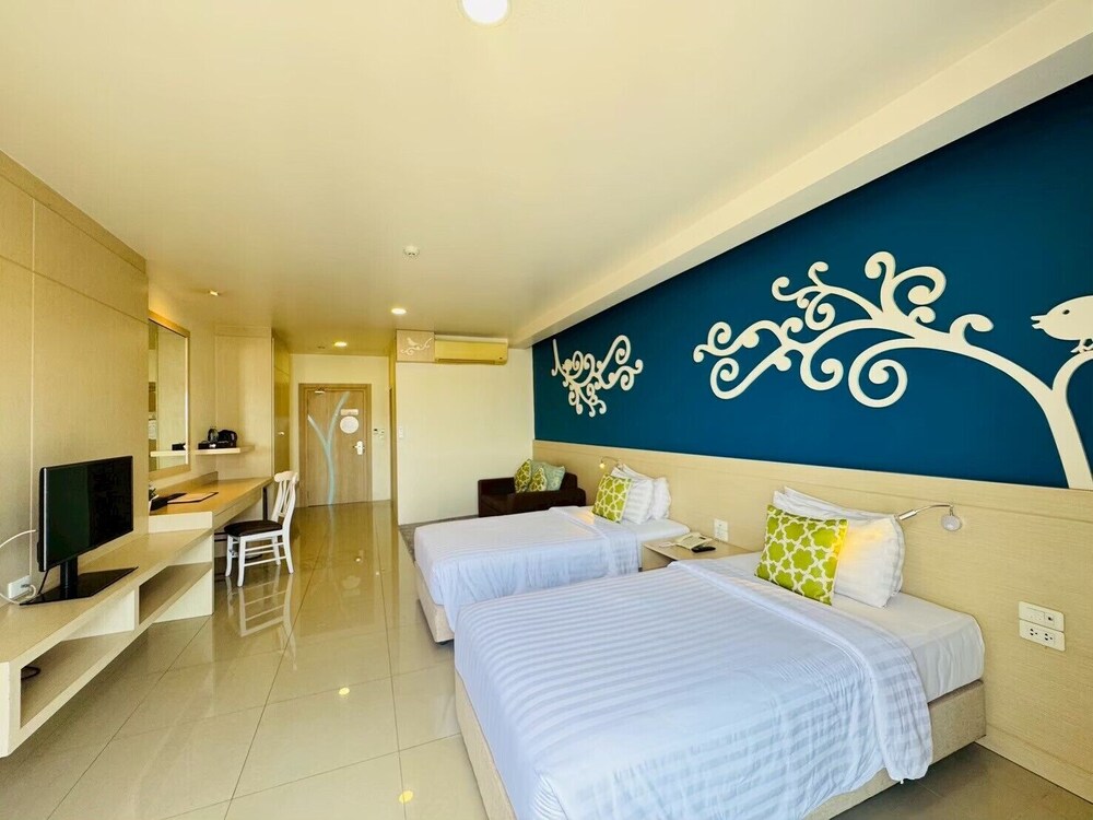 PREMIER, TWIN BEDS, BALCONY