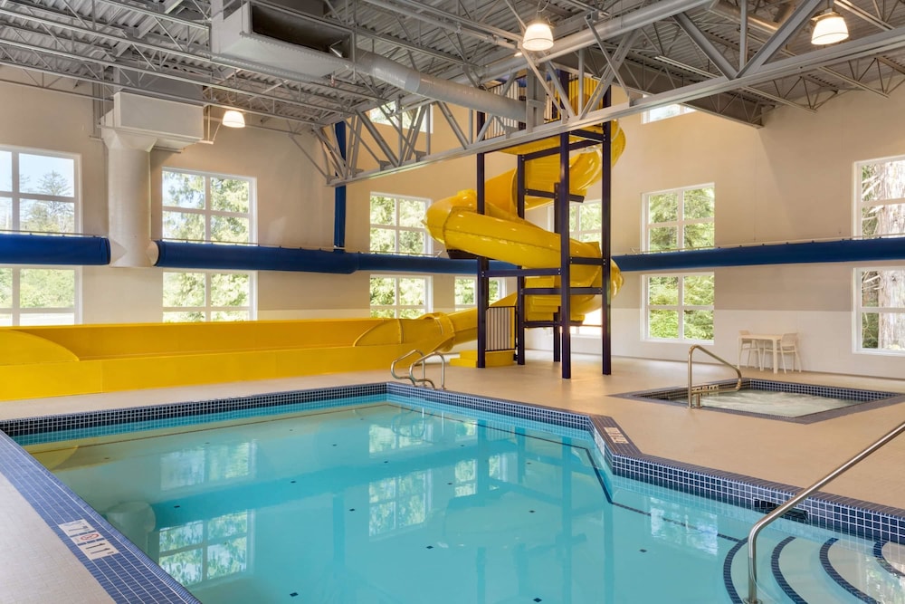 Microtel Inn & Suites by Wyndham Oyster Bay 8/56