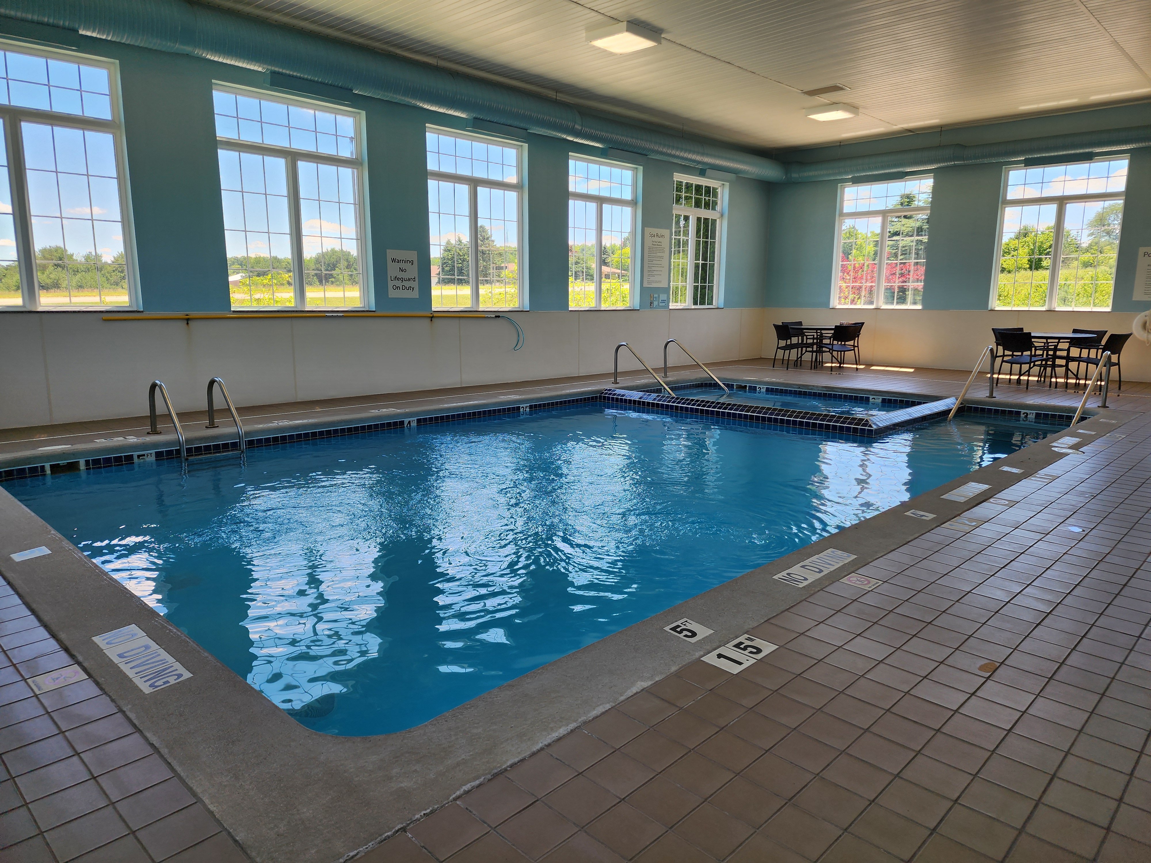 Holiday Inn Express Hotel Suites Cadillac 30/43