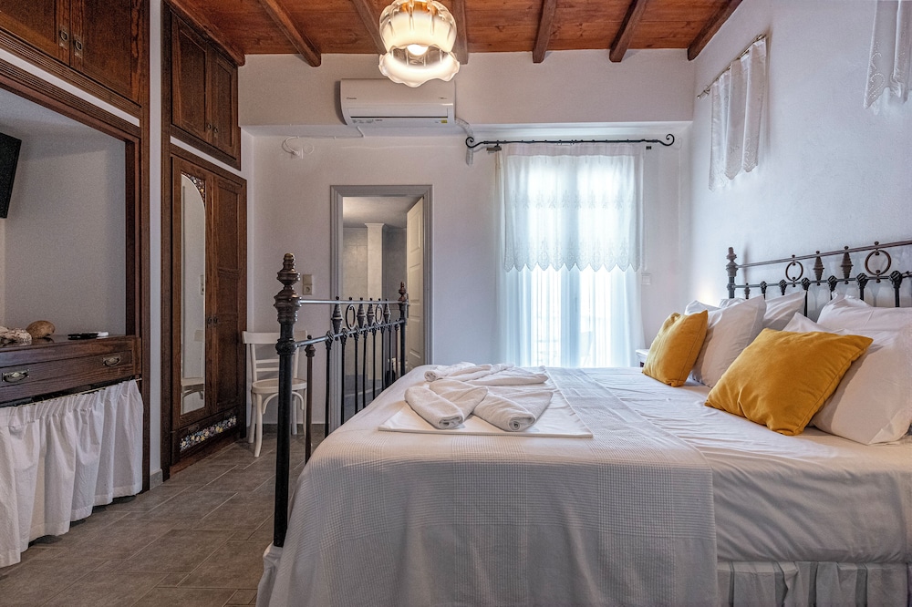 3 BEDROOMS, DELUXE, APARTMENT, SEA VIEW