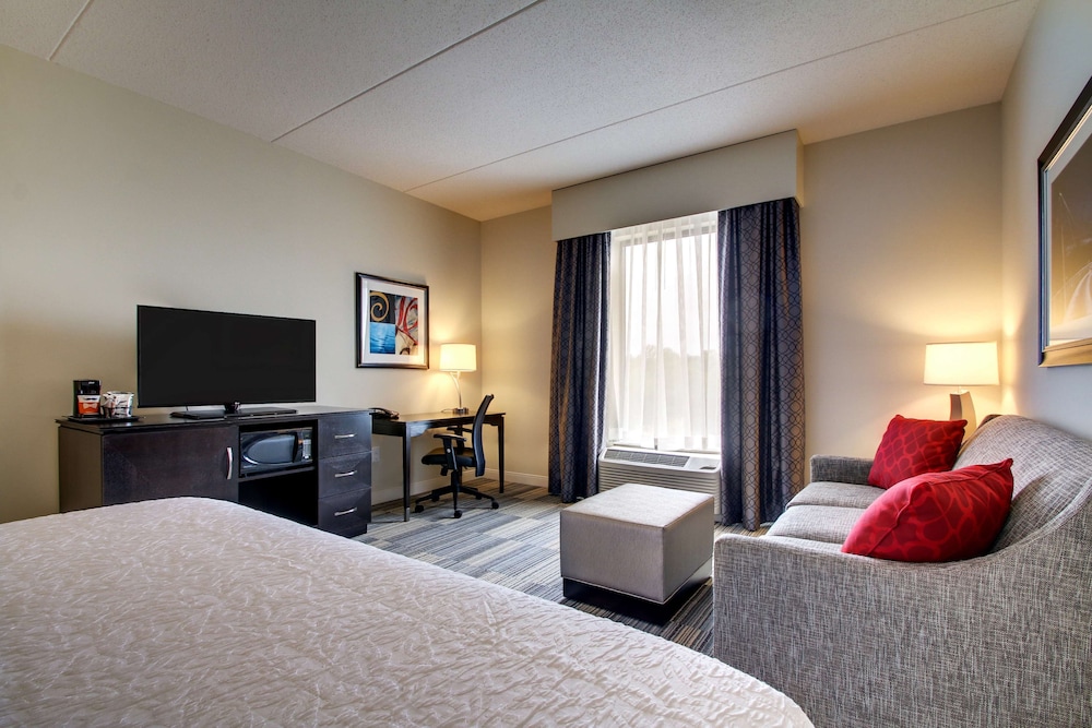 Hampton Inn Suites Greenville Airport 14/56