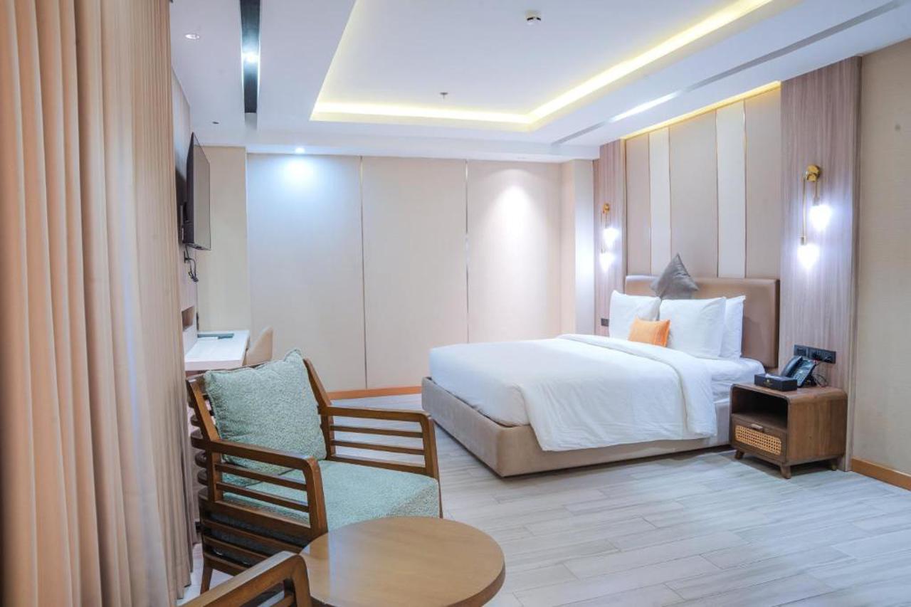 Sunday Belajandro Hotel 18/44