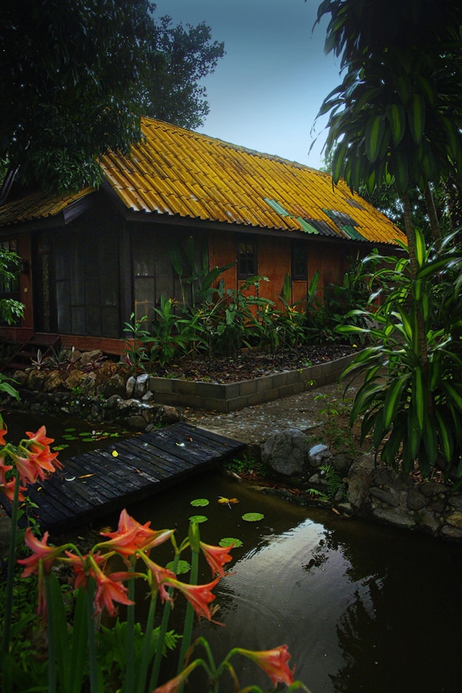 Areeya Phuree Resort 48/51