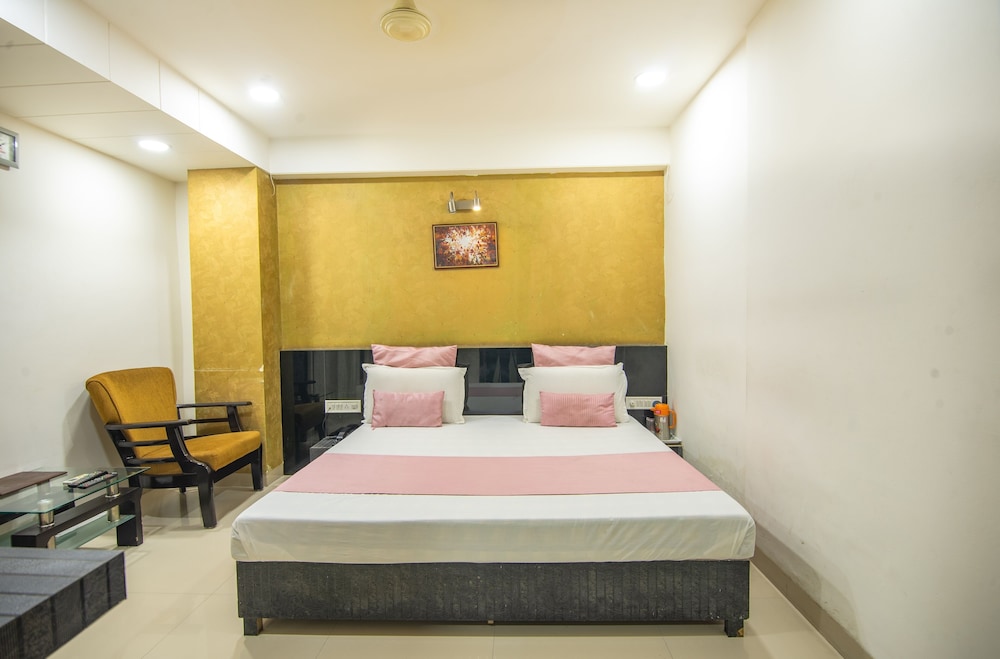 HOTEL MORYA REGENCY 14/27