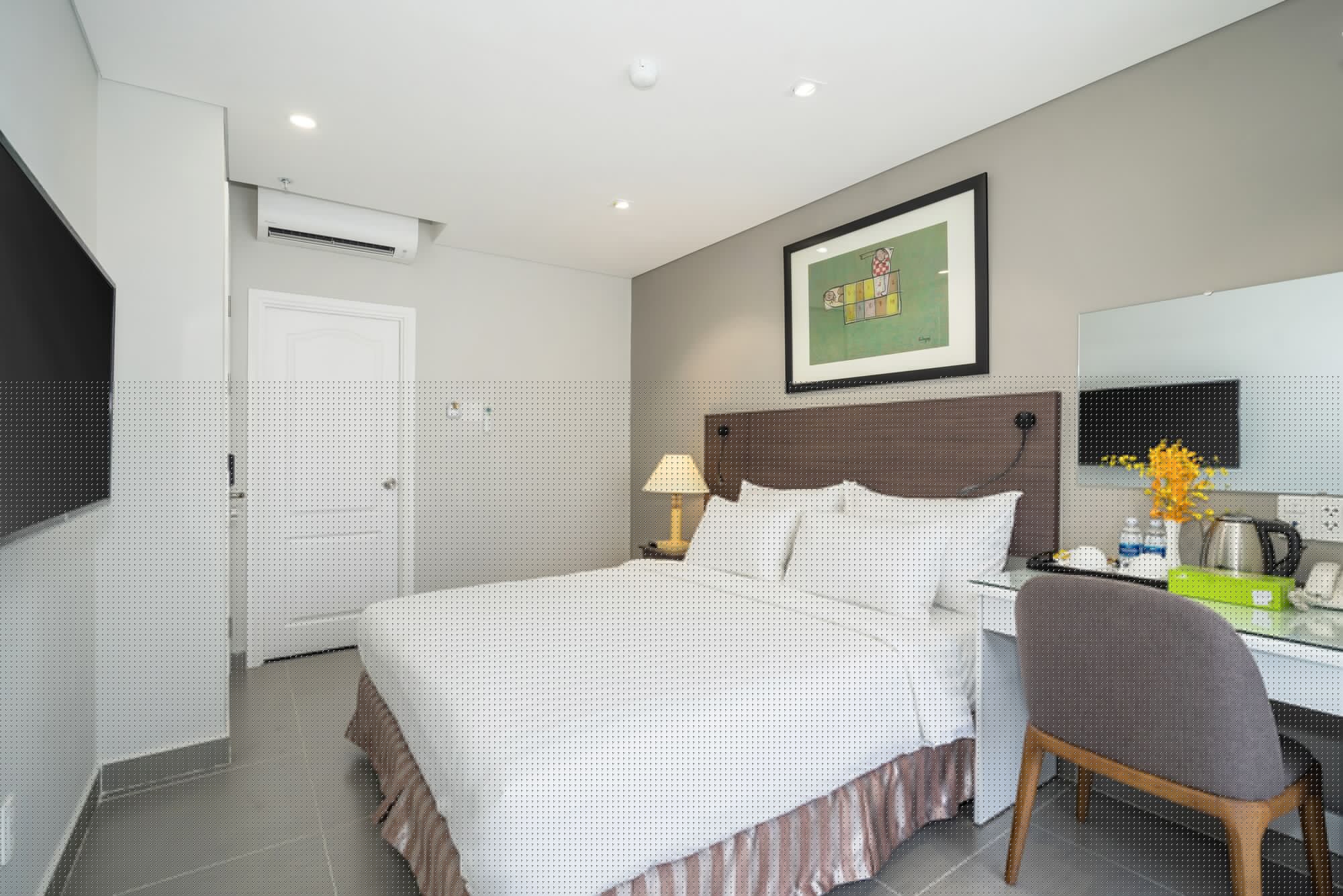 SUPERIOR, DOUBLE OR TWIN BED