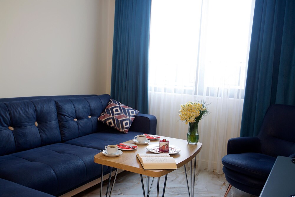 Princely Suites 34/50
