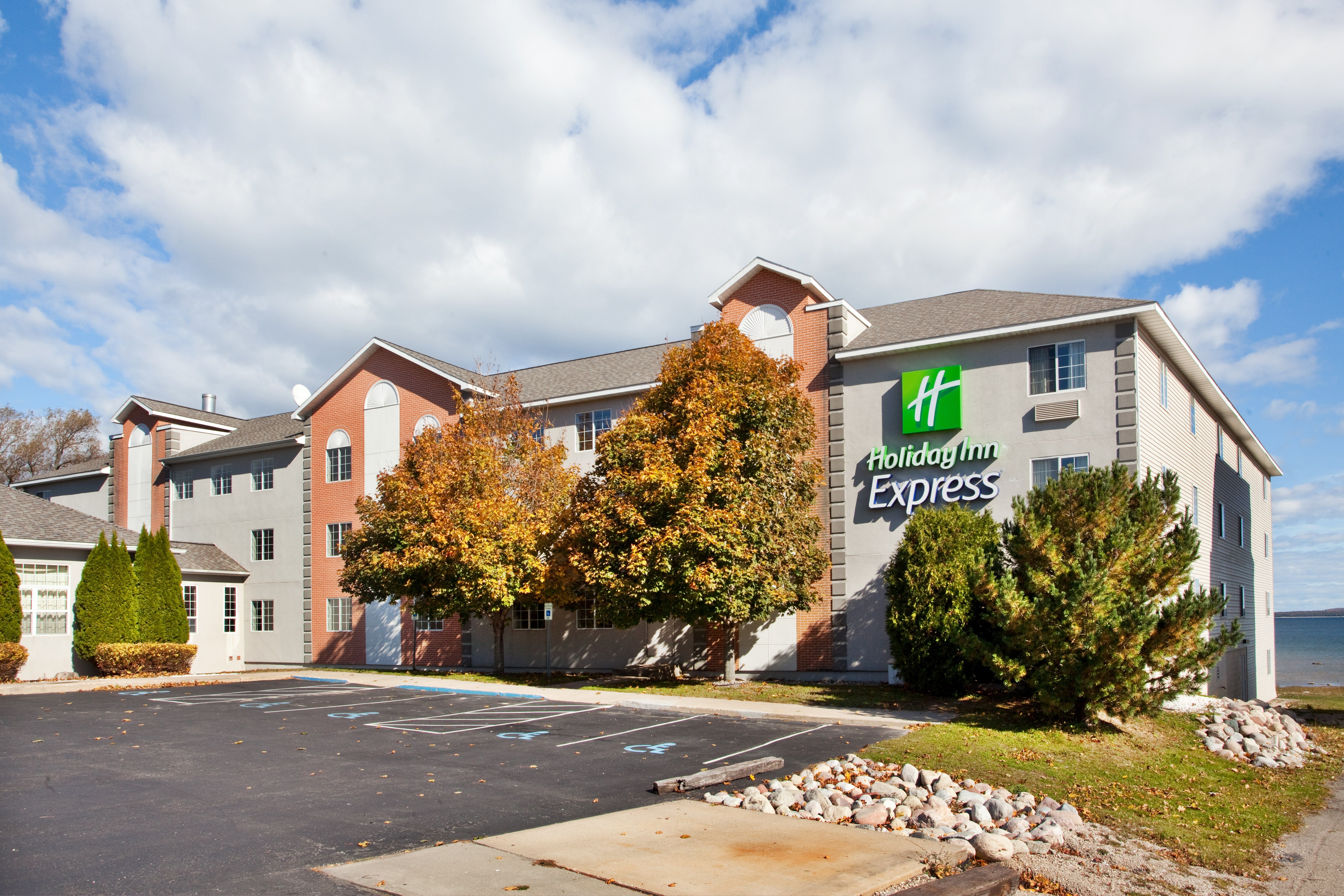Holiday Inn Express St. Ignace-Lake Front 35/37