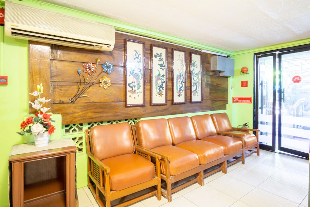 Maanyag Pension House 42/46