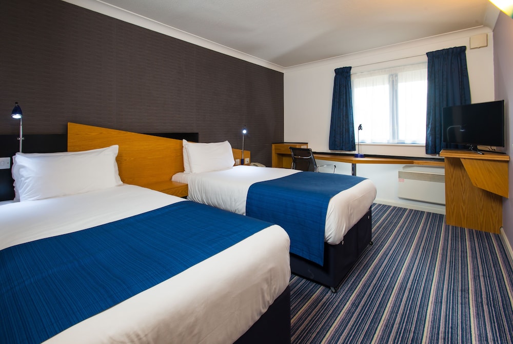 HOLIDAY INN EXPRESS BIRMINGHAM NEC 19/73