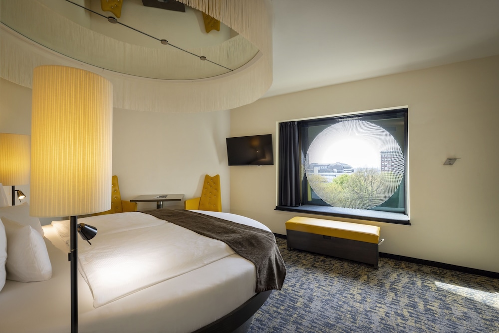 DELUXE, DOUBLE BED