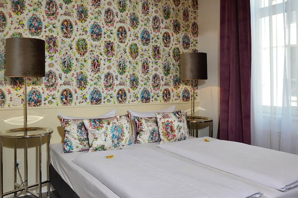 DOMSTERN HOTEL 10/64