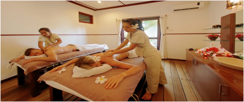 Angaga Island Resort And Spa 11/57