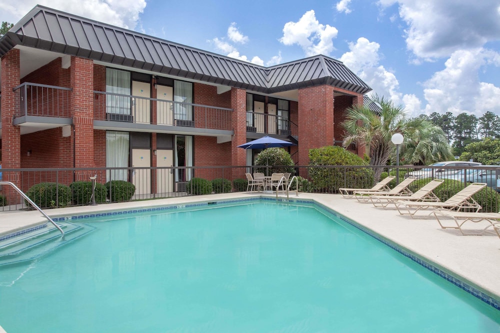 Days Inn By Wyndham Statesboro 5/22
