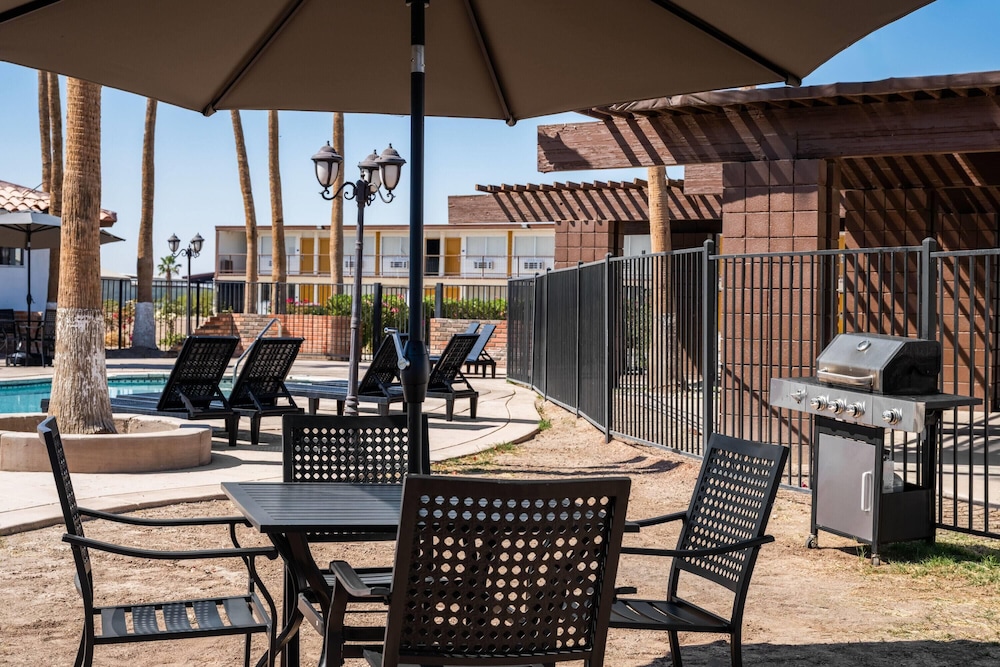 Travelodge by Wyndham Imperial/El Centro 32/48