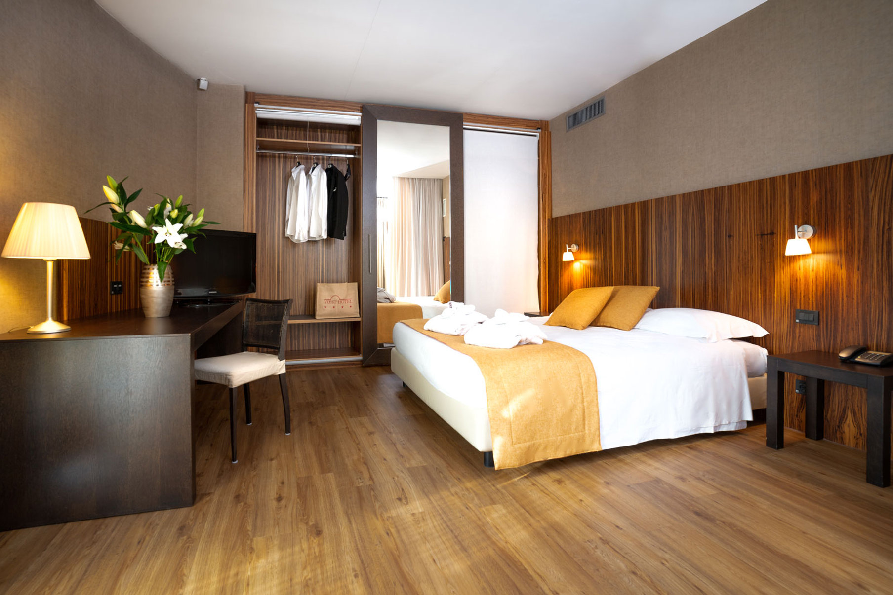 Hotel Viest 8/19