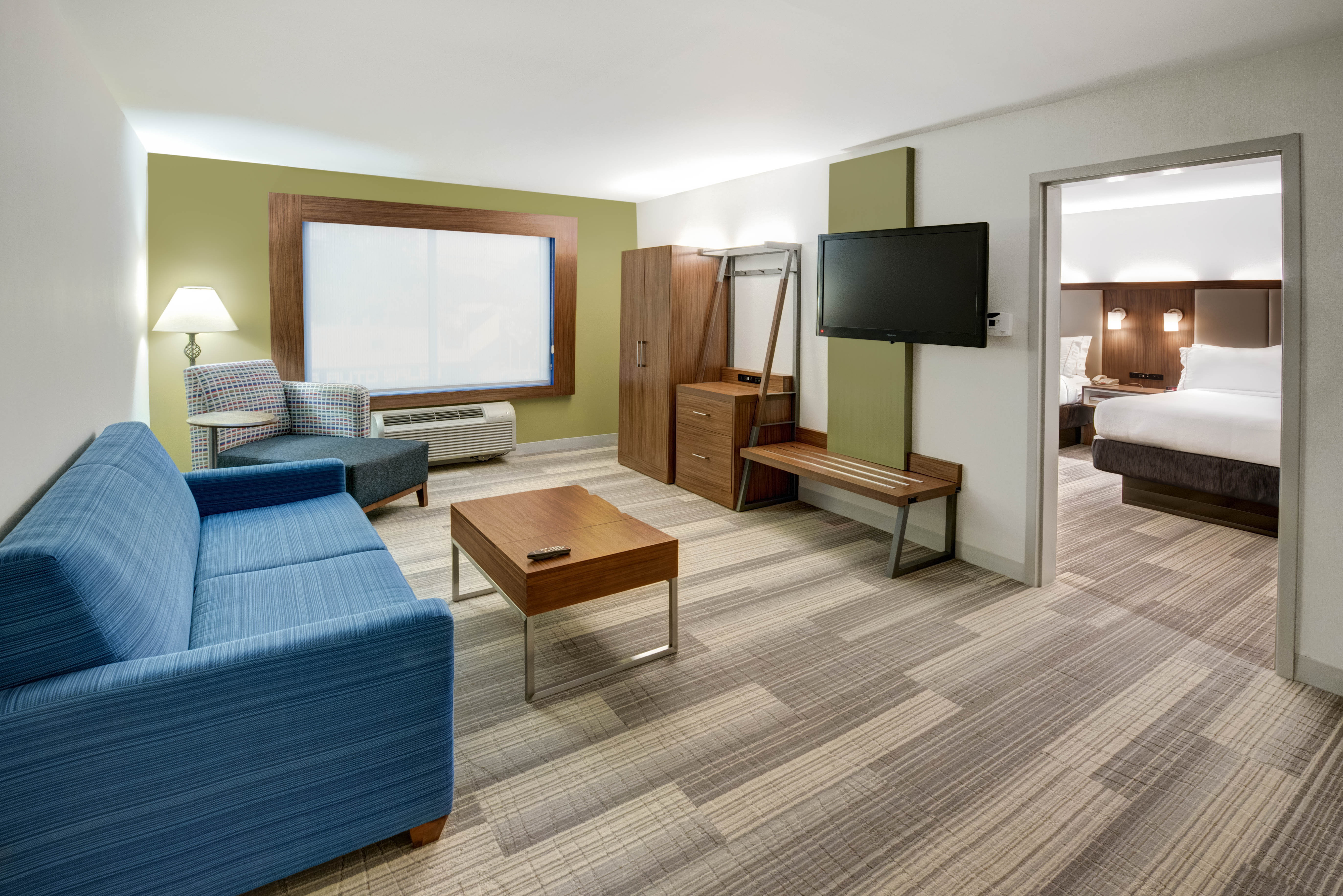 Holiday Inn Express Woodbridge 48/64