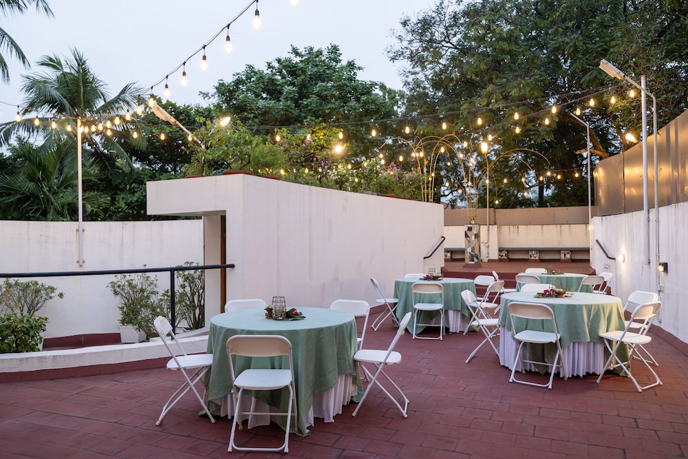 Hanu Reddy Residences Poes Garden 44/57